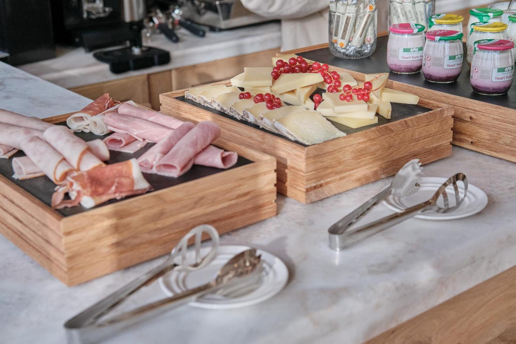 Elysee Montmartre Hotel パリ エクステリア 写真